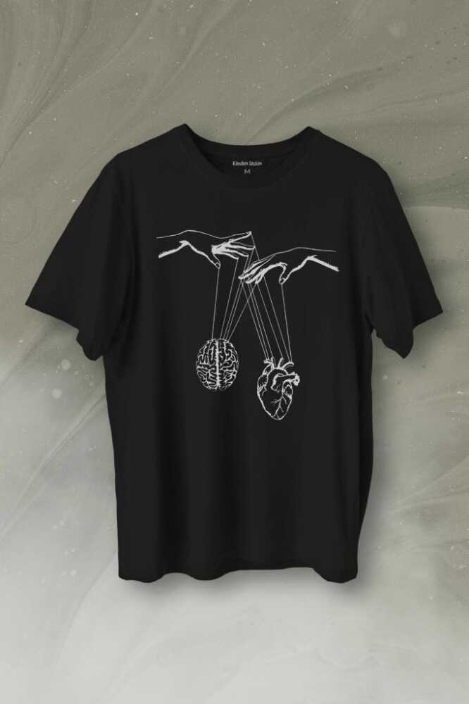 Asılan Kalp Ve Beyin Aşk Akıl Mantık Minimal Baskılı Tişört Unisex T-Shirt - 1