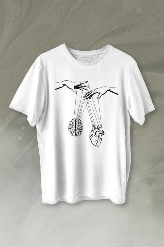 Asılan Kalp Ve Beyin Aşk Akıl Mantık Minimal Baskılı Tişört Unisex T-shirt - 1