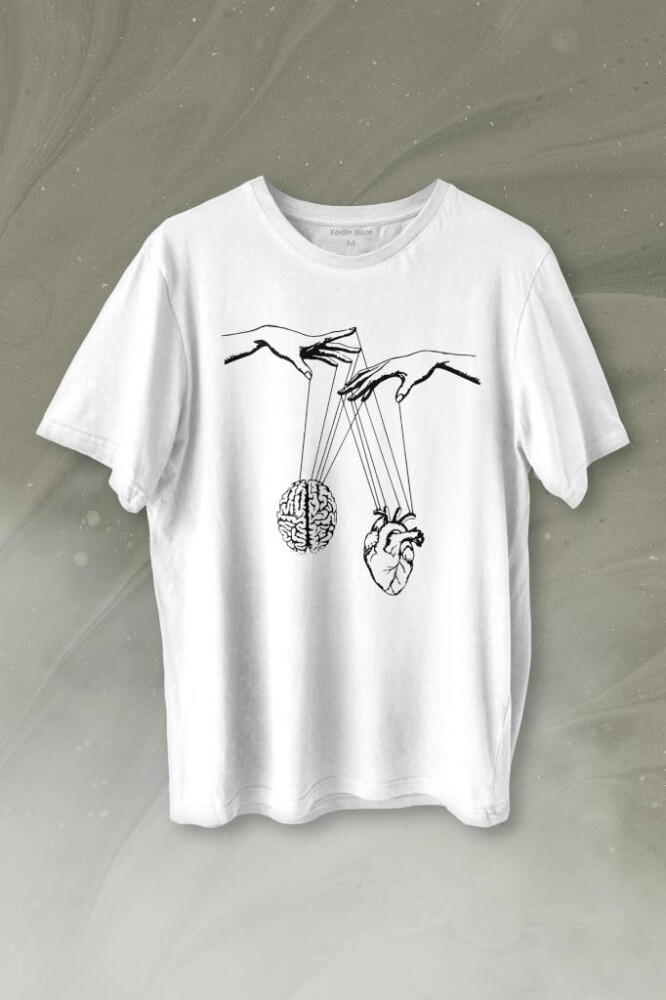 Asılan Kalp Ve Beyin Aşk Akıl Mantık Minimal Baskılı Tişört Unisex T-shirt