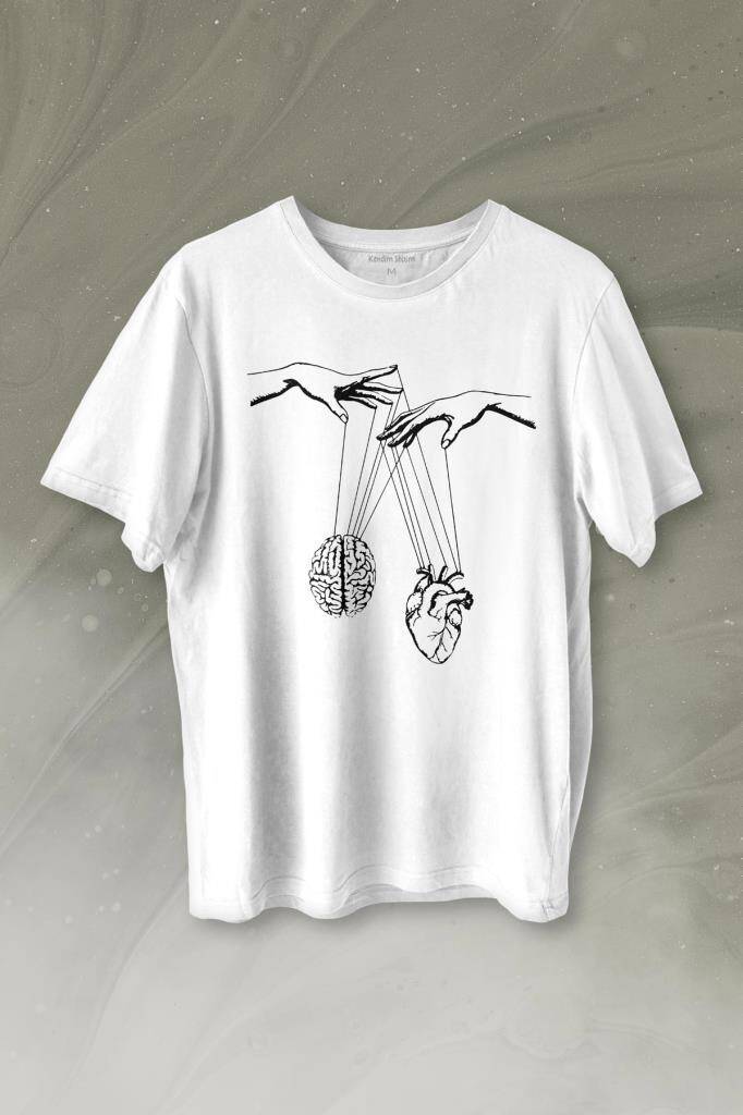 Asılan Kalp Ve Beyin Aşk Akıl Mantık Minimal Baskılı Tişört Unisex T-shirt