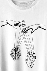 Asılan Kalp Ve Beyin Aşk Akıl Mantık Minimal Baskılı Tişört Unisex T-shirt - 2