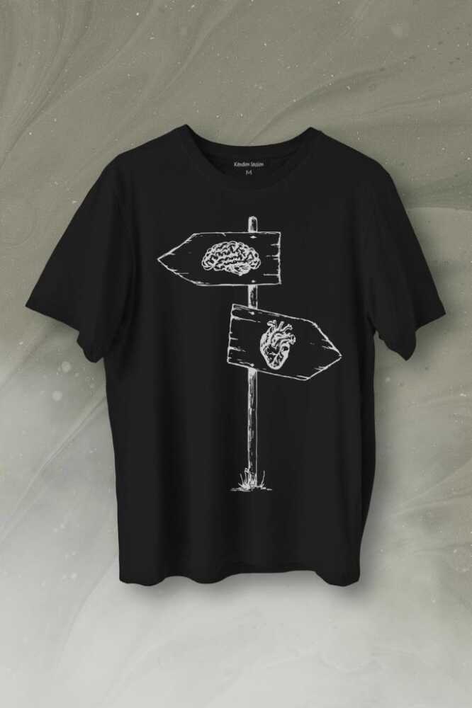 Asılan Kalp Ve Beyin Aşk Akıl Mantık Ters Yön Baskılı Tişört Unisex T-Shirt - 1