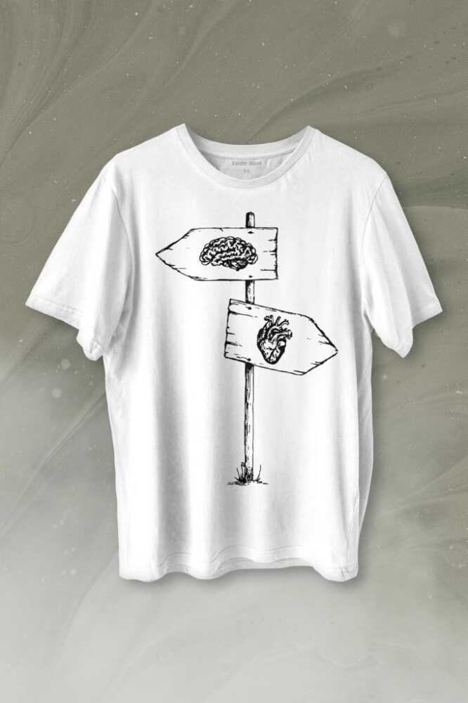 Asılan Kalp Ve Beyin Aşk Akıl Mantık Ters Yön Baskılı Tişört Unisex T-shirt - 1