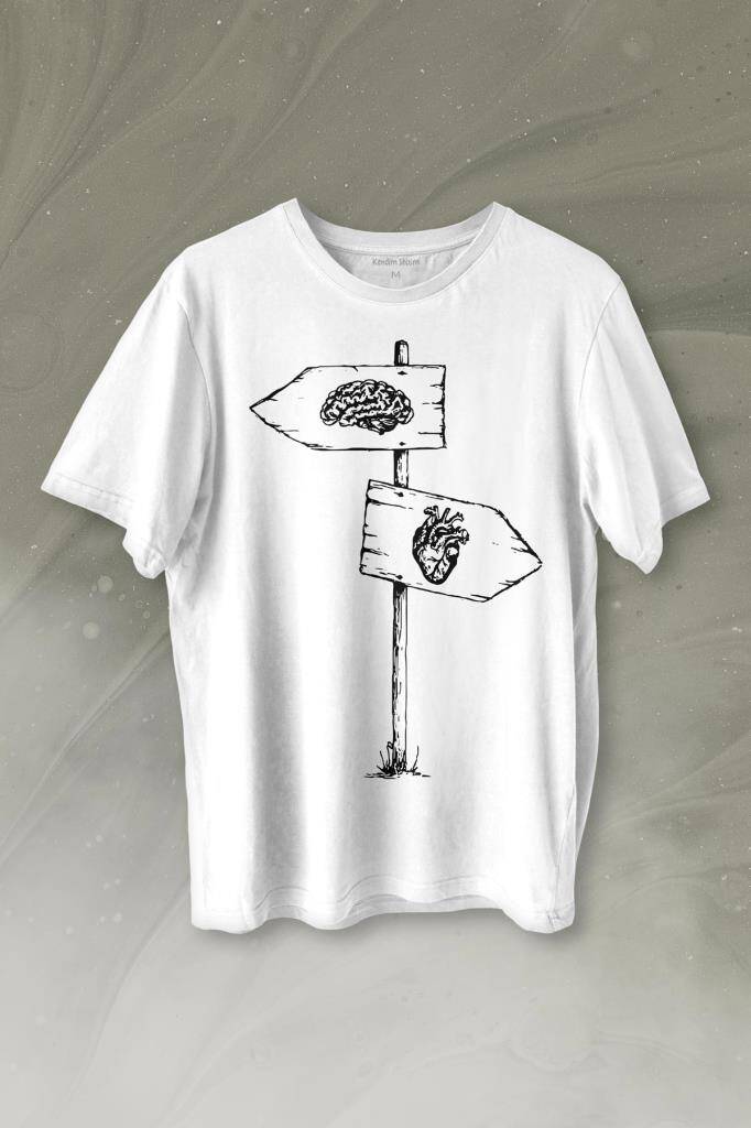Asılan Kalp Ve Beyin Aşk Akıl Mantık Ters Yön Baskılı Tişört Unisex T-shirt