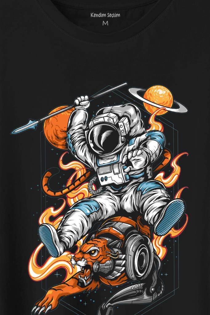 Aslan Üstünde Mızraklı Savaşçı Astronot Uzay Baskılı Tişört Unisex T-Shirt (1)