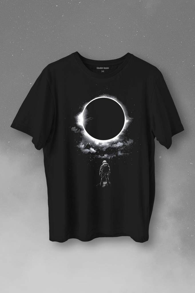 Ay Üzerinde Kara Delik Dünyaya Abkan Astronot Cosmos Baskılı Tişört Unisex T-Shirt - 1