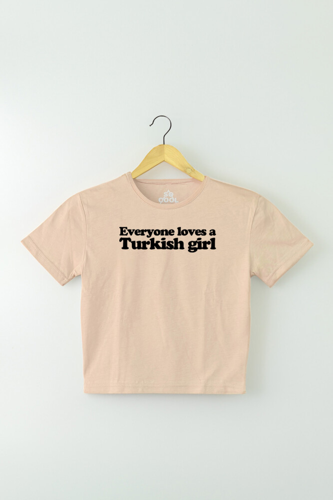 Everyone Loves A Turkish Girl Baskılı Bej Kadın Crop T-shirt - 1