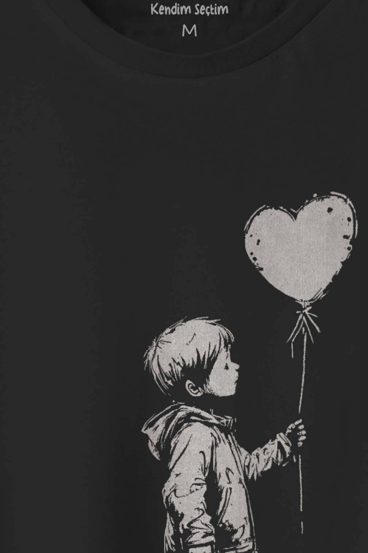 Kalp Balon Tutan Çocuk Grafitti Street Art Siyah Regular Fit Tişört (1)