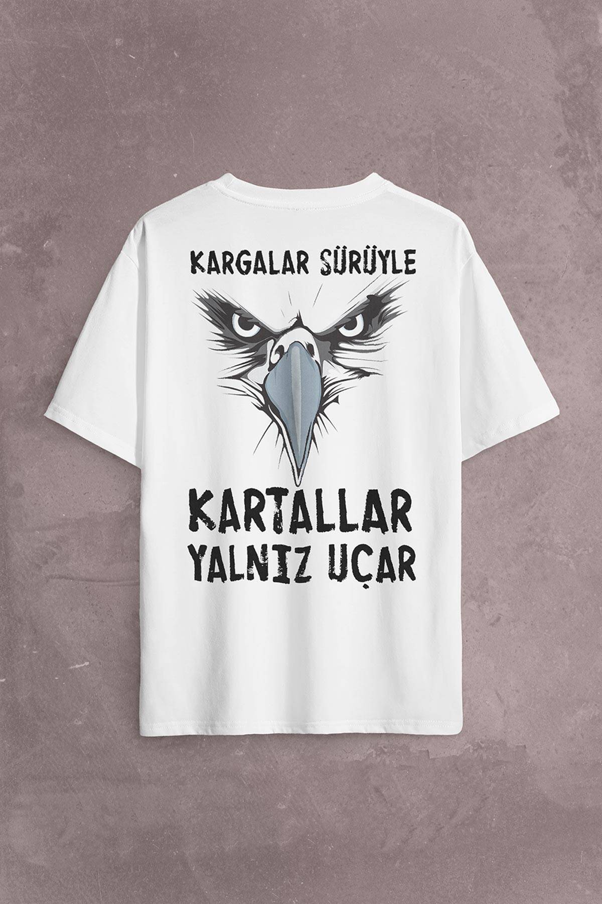 Beyaz Unisex Oversize T-shirt Kargalar Sürüyle Kartallar Yalnız Uçar Sırt Ön Baskılı Tişört (1)