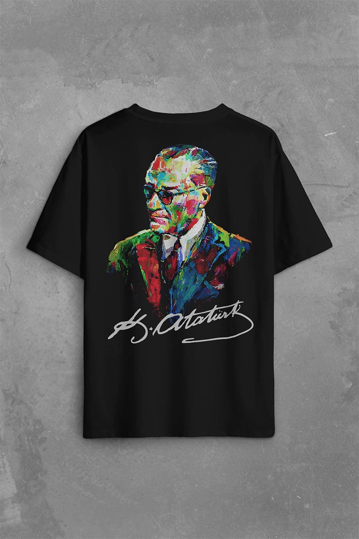 Karizma Gözlüklü Gazi Mustafa Kemal Atatürk Portresi Sırt Ön Baskılı Oversize Tişört Unisex T-Shirt - 1