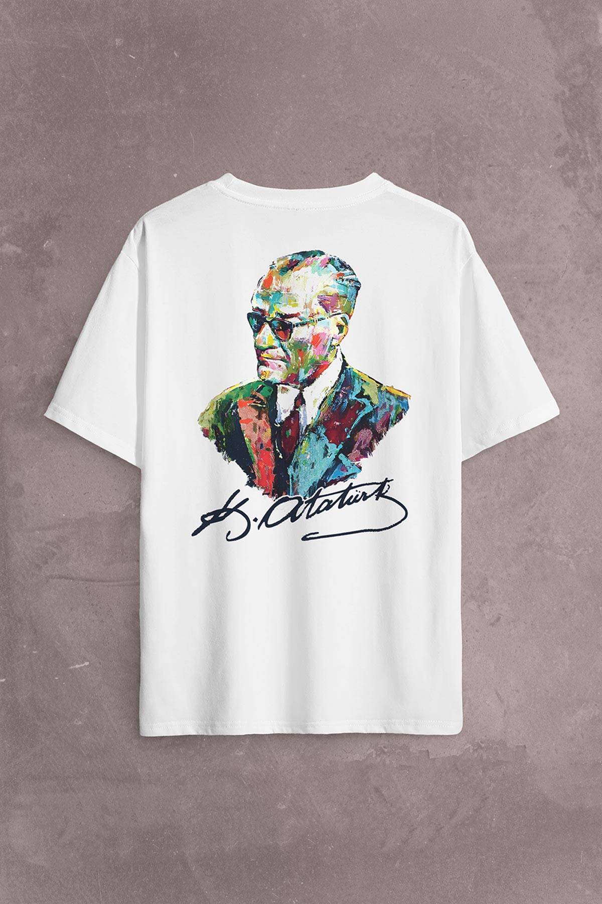 Karizma Gözlüklü Gazi Mustafa Kemal Atatürk Portresi Sırt Ön Baskılı Oversize Tişört Unisex T-Shirt - 1