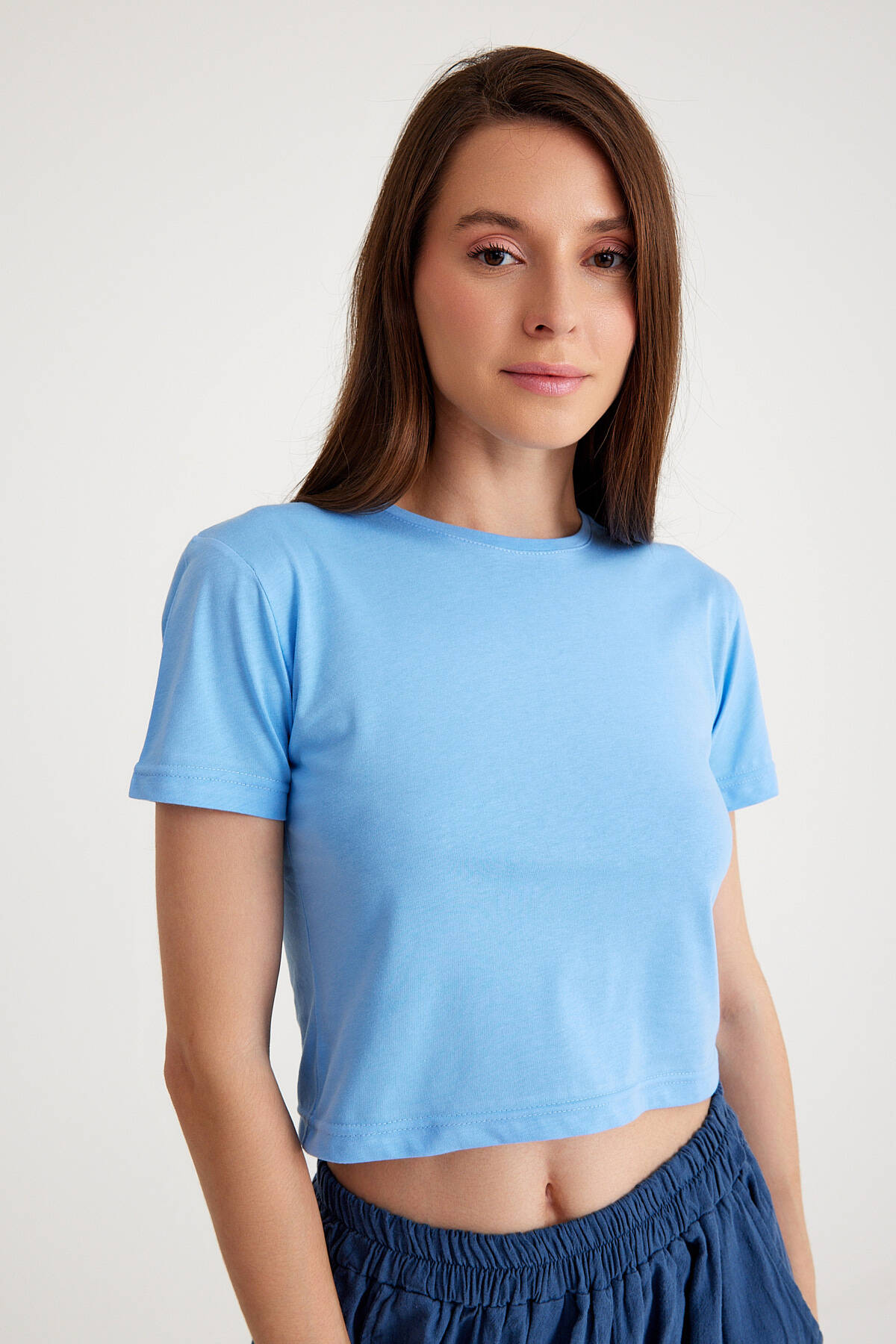 Light Blue Crop T-shirt Açık Mavi Bisiklet Yaka Kadın Tişört Baby Tee - 2