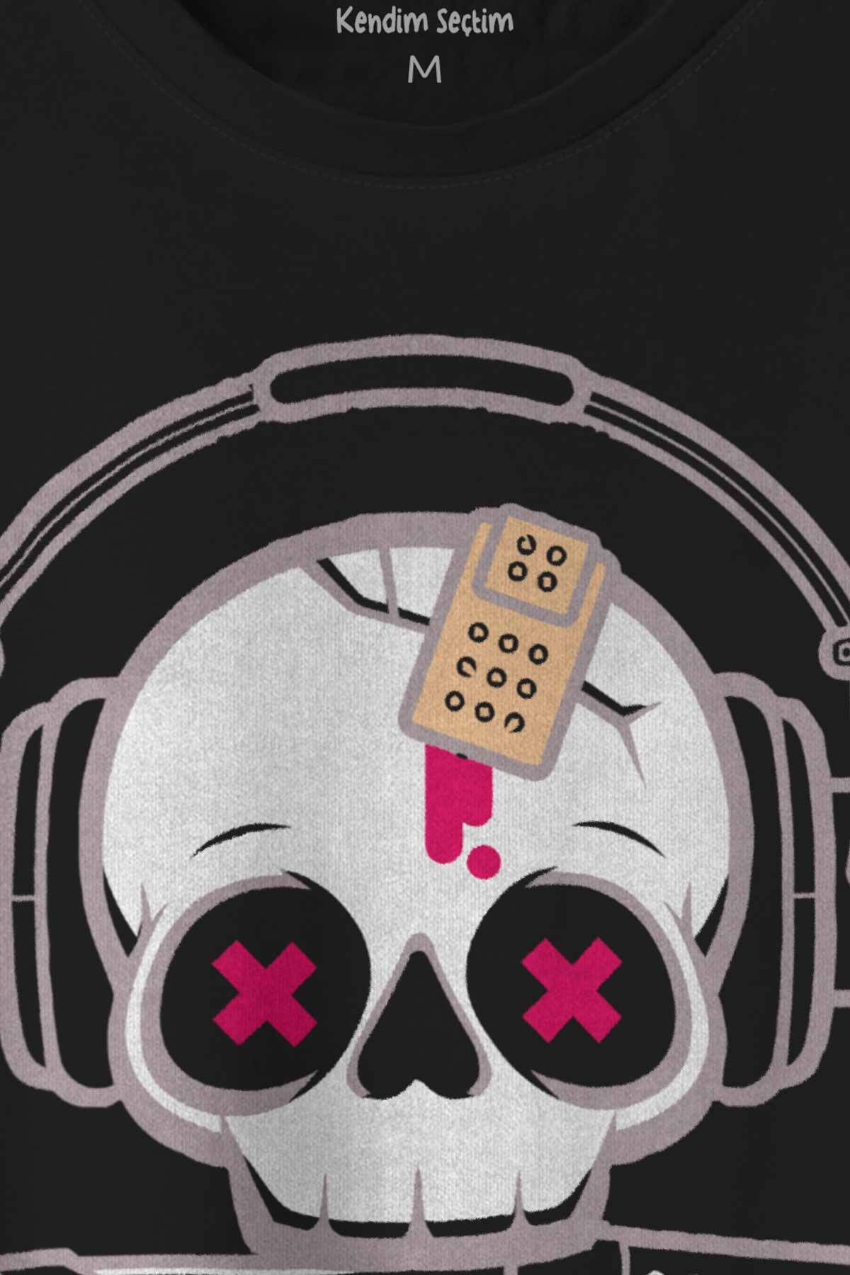 Müzik Dinleyen Kuru Kafa Kulaklık Bıçak Yara Bandı Skull Baskılı Tişört Unisex T-shirt - 2