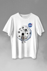 Nasa Logolu Ay Ayda Donut Yiyen Astronot Drinkin Coffee Baskılı Tişört Unisex T-shirt - 1