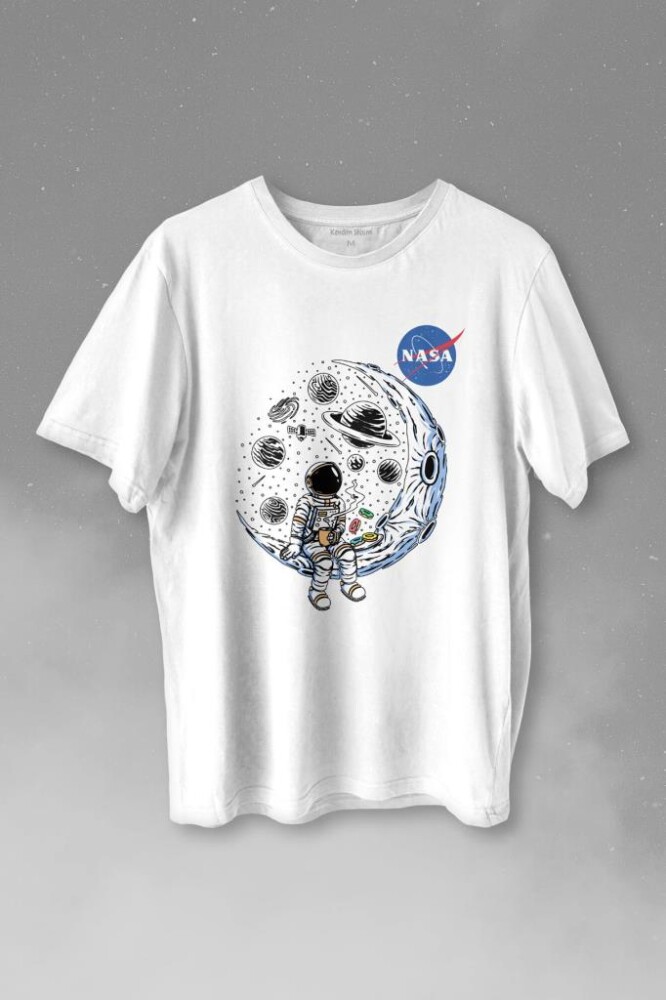 Nasa Logolu Ay Ayda Donut Yiyen Astronot Drinkin Coffee Baskılı Tişört Unisex T-shirt - KENDİM SEÇTİM