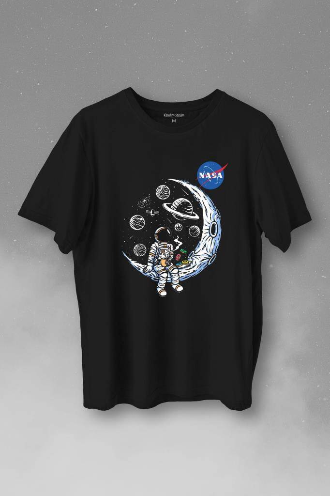 Nasa Logolu Ay Ayda Donut Yiyen Astronot Drinkin Coffee Baskılı Tişört Unisex T-Shirt - 1