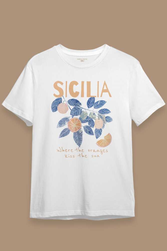 Oranges Kiss The Sun Sicilia Italy İtalya Sicilya Meyve Portakal Baskılı Unisex Beyaz T-shirt (1)