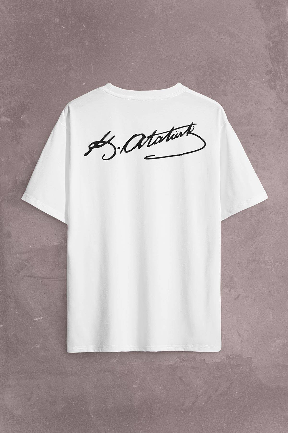 Oversize Beyaz Tişört Mustafa Kemal Atatürk İmzası İmza 10 Kasım Sırt Ön Baskılı Unisex T-Shirt (1)