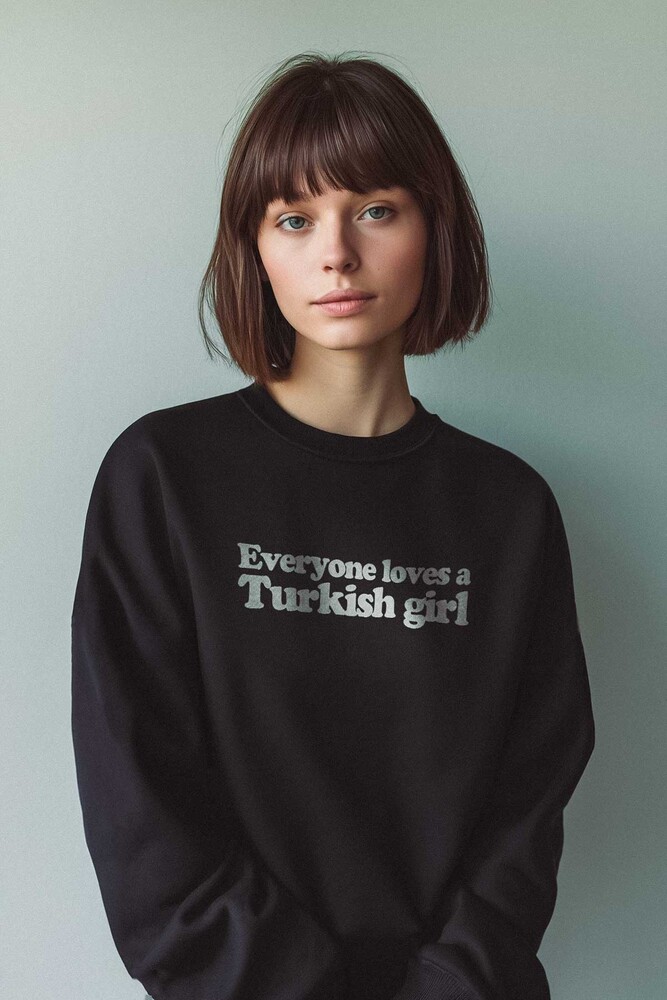 Siyah Sweatshirt Everyone Loves A Turkish Girl Kadın Baskılı Sweat - 1