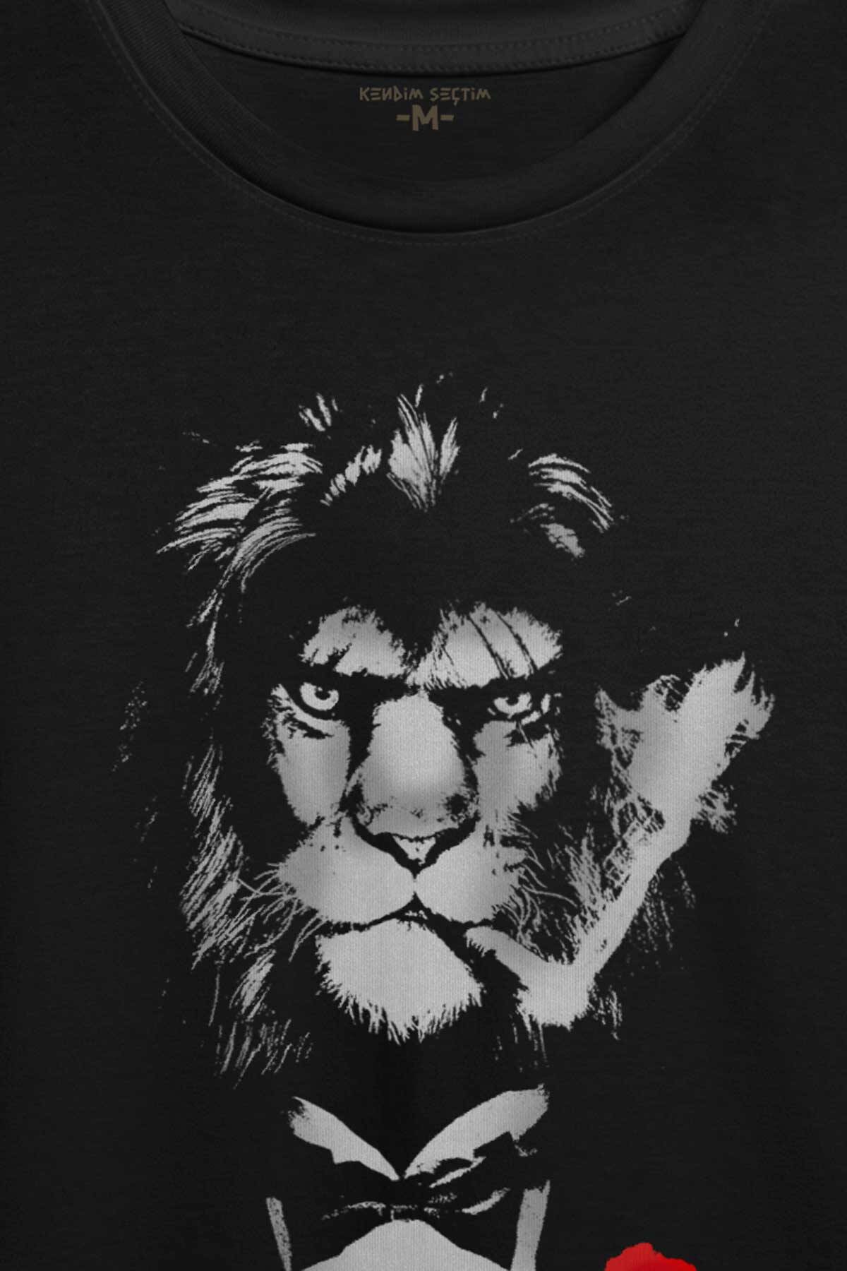 Suit Lion Aslan Takım Elbiseli ve Gül Rose Baskılı Tişört Unisex T-shirt (1)