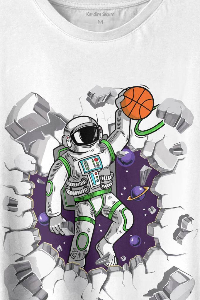 Uzayda Satürn Gezegeni Yanında Basketbol Oynayan Astronot Baskılı Tişört Unisex T-shirt - 2