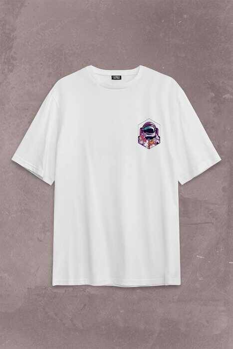 Uzayda Satürn Gezegeni Yanında Basketbol Oynayan Astronot Sırt Ön Baskılı Oversize Tişört Unisex T-Shirt - 2