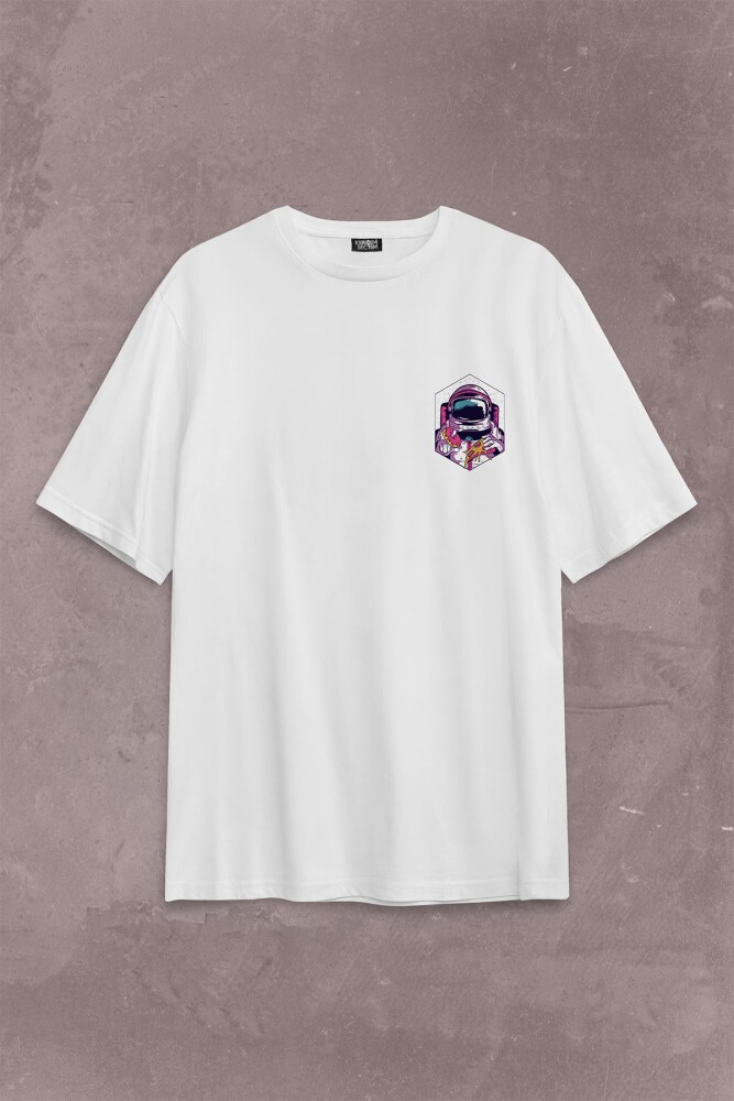 Uzayda Satürn Gezegeni Yanında Basketbol Oynayan Astronot Sırt Ön Baskılı Oversize Tişört Unisex T-Shirt - 2